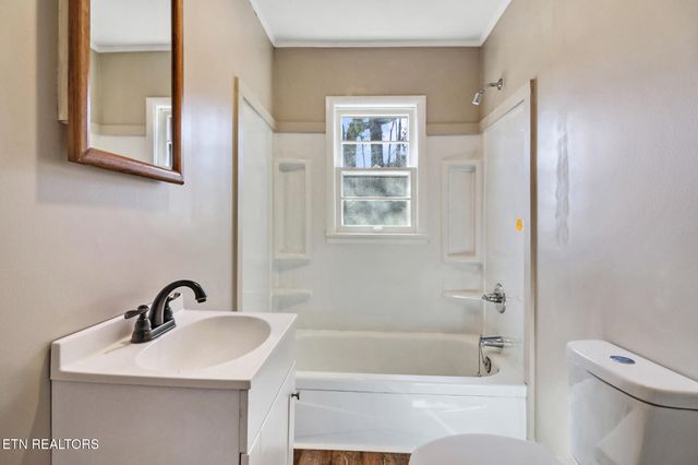 423 S Main St, Byrdstown, TN 38549
