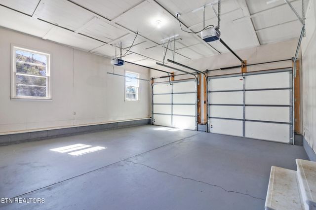 423 S Main St, Byrdstown, TN 38549