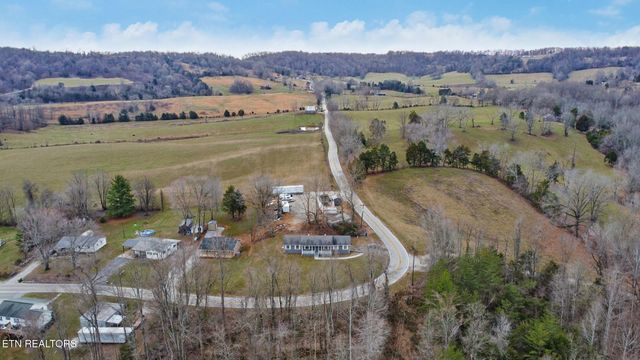 423 S Main St, Byrdstown, TN 38549