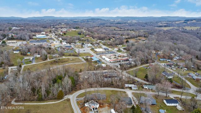 423 S Main St, Byrdstown, TN 38549