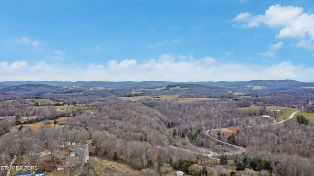 423 S Main St, Byrdstown, TN 38549