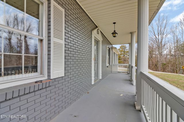 423 S Main St, Byrdstown, TN 38549