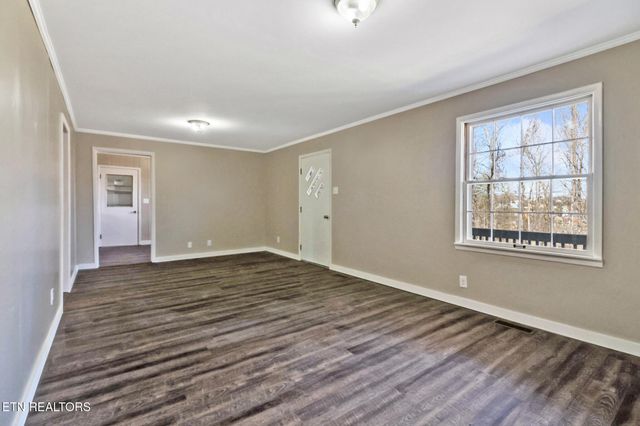 423 S Main St, Byrdstown, TN 38549