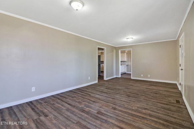 423 S Main St, Byrdstown, TN 38549