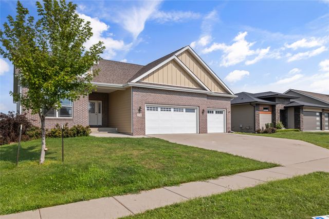 254 S 91st Street, West Des Moines, IA 50266
