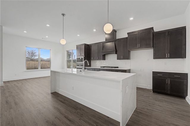 3603 N Wiley Drive, Siloam Springs, AR 72761