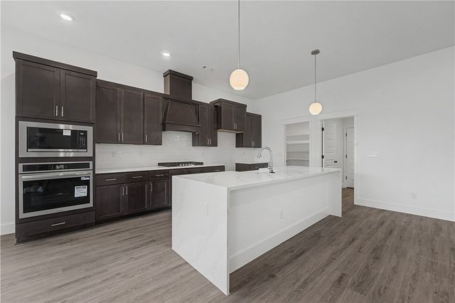 3603 N Wiley Drive, Siloam Springs, AR 72761