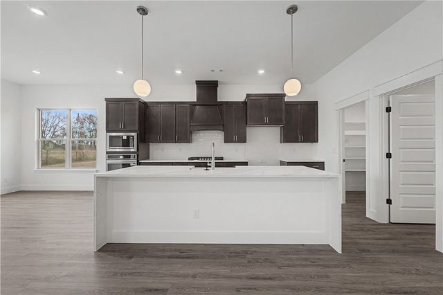 3603 N Wiley Drive, Siloam Springs, AR 72761