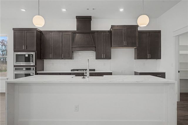 3603 N Wiley Drive, Siloam Springs, AR 72761