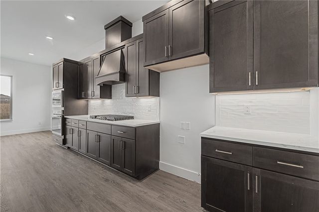 3603 N Wiley Drive, Siloam Springs, AR 72761