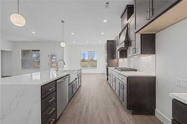 3603 N Wiley Drive, Siloam Springs, AR 72761