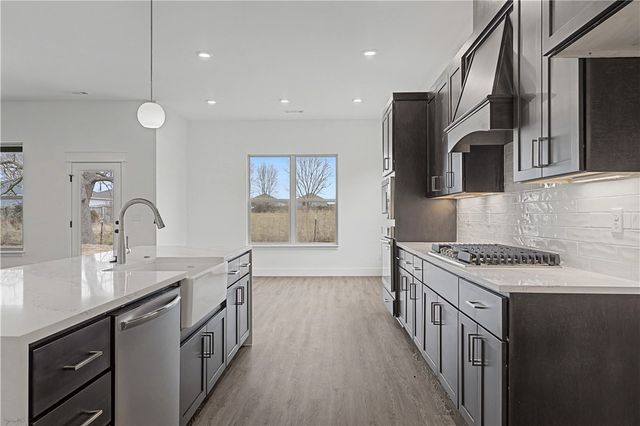 3603 N Wiley Drive, Siloam Springs, AR 72761