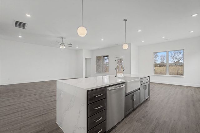 3603 N Wiley Drive, Siloam Springs, AR 72761