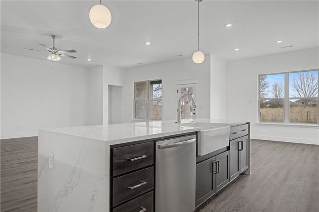 3603 N Wiley Drive, Siloam Springs, AR 72761