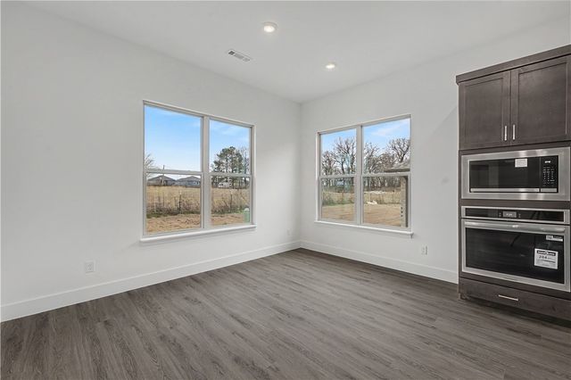 3603 N Wiley Drive, Siloam Springs, AR 72761