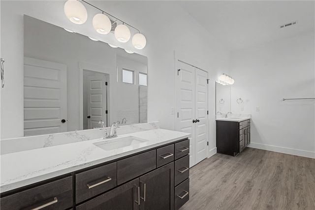 3603 N Wiley Drive, Siloam Springs, AR 72761