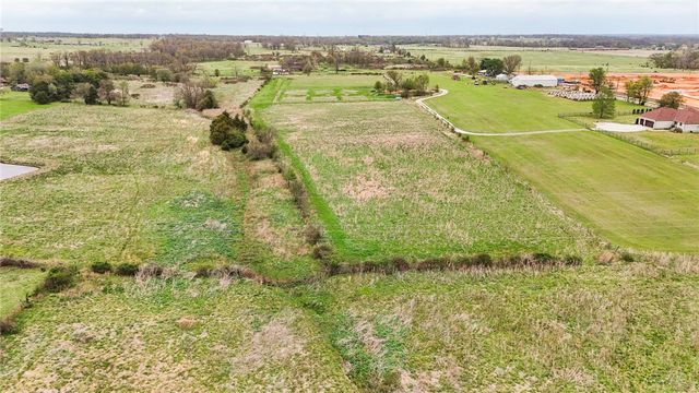 13225 W Tycoon Road, Bentonville, AR 72713