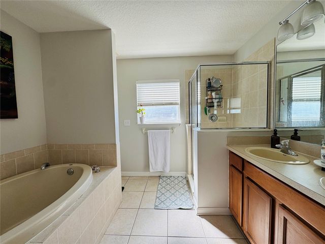 15207 SEAROBBIN DRIVE, Lakewood Ranch, FL 34202