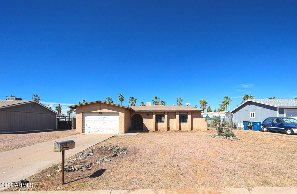 120 W 14TH Avenue, Apache Junction, AZ 85120