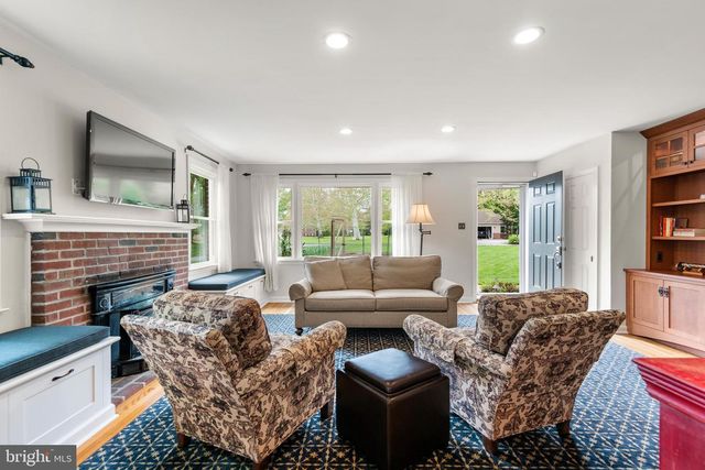 236 ANTHONY WAYNE DR, Wayne, PA 19087