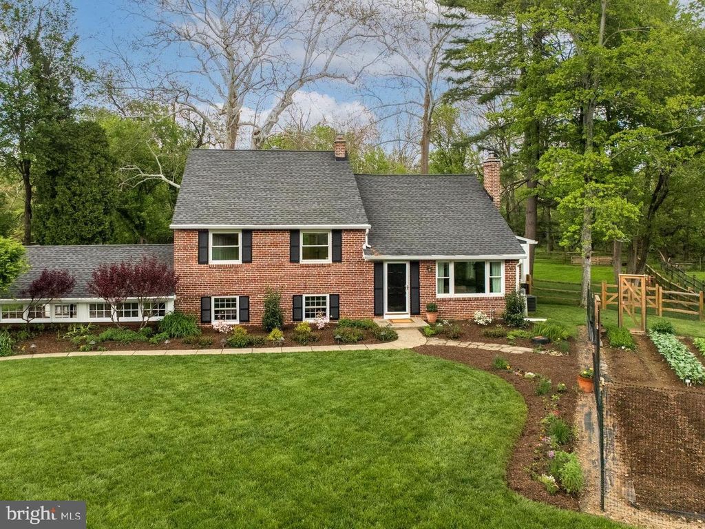236 ANTHONY WAYNE DR, Wayne, PA 19087