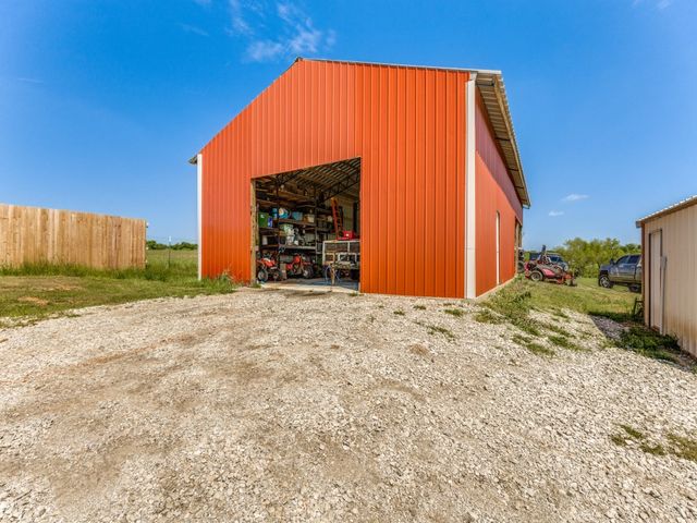 760 County Road 4380, Decatur, TX 76234