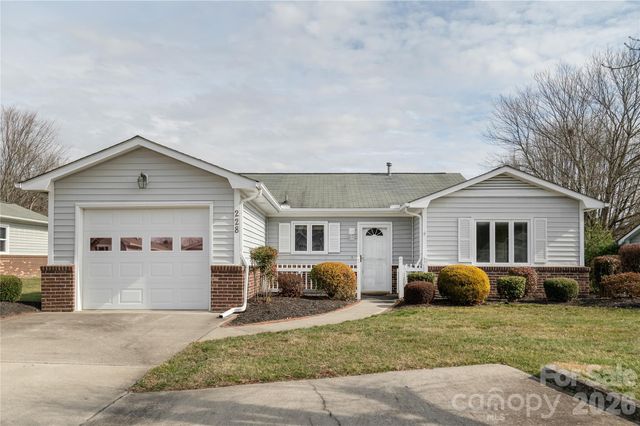 228 Dartcrest Drive, Hendersonville, NC 28792