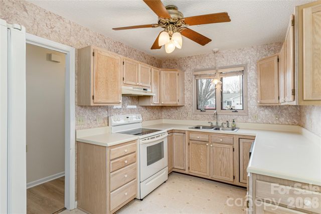 228 Dartcrest Drive, Hendersonville, NC 28792