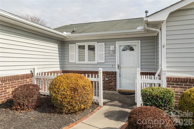 228 Dartcrest Drive, Hendersonville, NC 28792