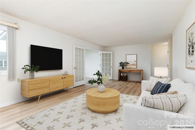 228 Dartcrest Drive, Hendersonville, NC 28792