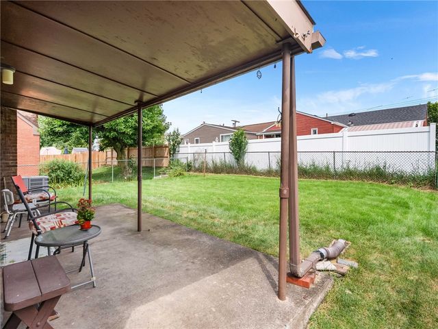 419 Susanna Ct., Greenfield, PA 15207