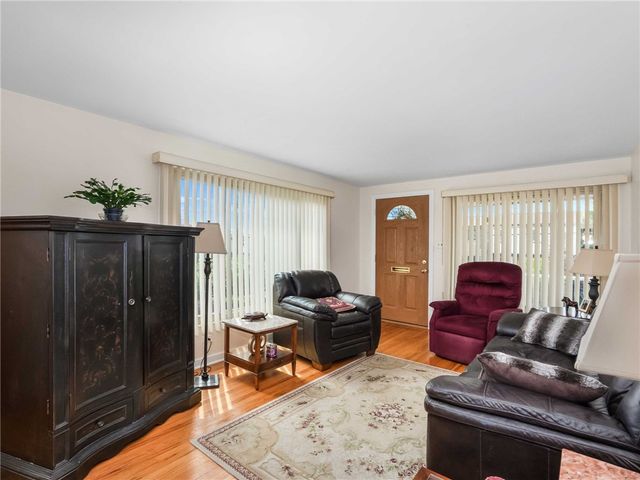 419 Susanna Ct., Greenfield, PA 15207