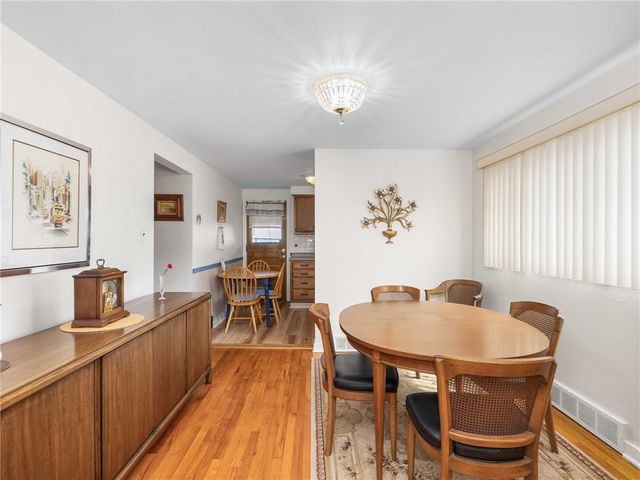 419 Susanna Ct., Greenfield, PA 15207