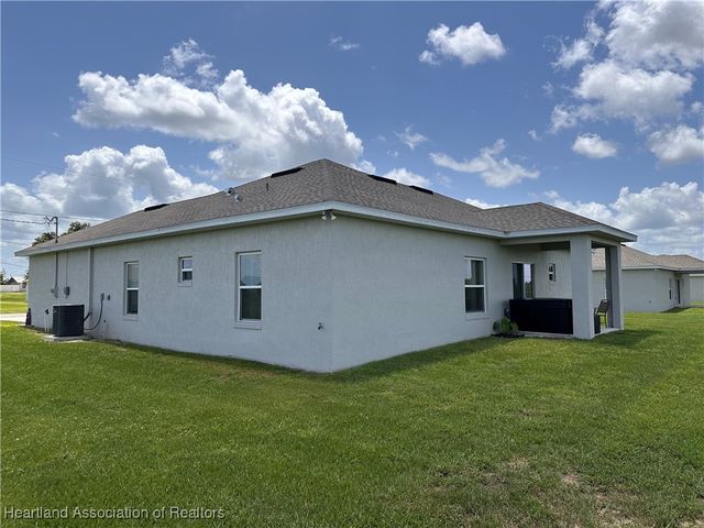 621 Palmdale Avenue, Avon Park, FL 33825