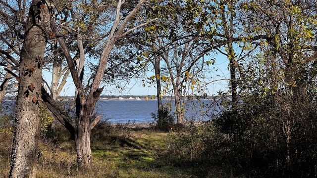 8455 Southern Shore Court, Kemp, TX 75143