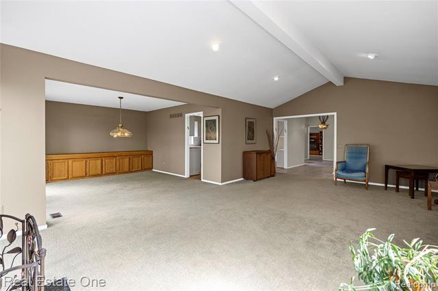 5000 Mirror Lake Court 19, West Bloomfield, MI 48323