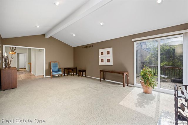 5000 Mirror Lake Court 19, West Bloomfield, MI 48323