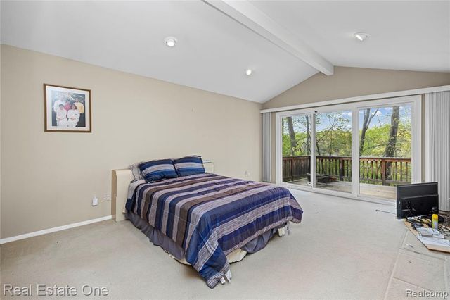 5000 Mirror Lake Court 19, West Bloomfield, MI 48323