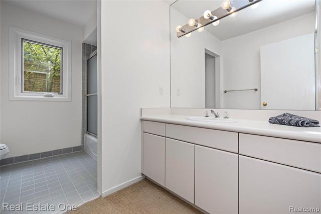 5000 Mirror Lake Court 19, West Bloomfield, MI 48323