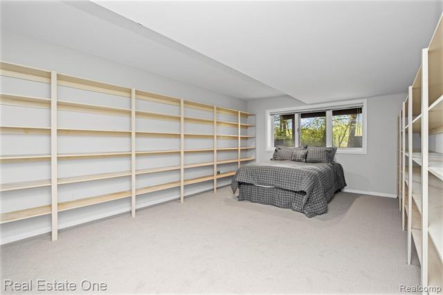 5000 Mirror Lake Court 19, West Bloomfield, MI 48323