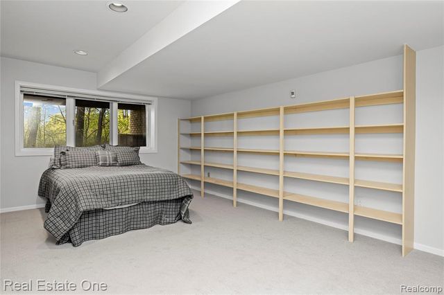 5000 Mirror Lake Court 19, West Bloomfield, MI 48323