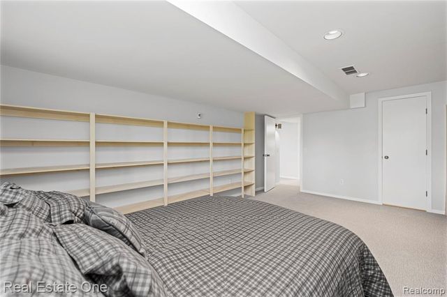 5000 Mirror Lake Court 19, West Bloomfield, MI 48323