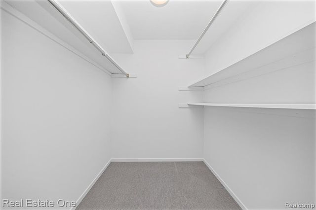 5000 Mirror Lake Court 19, West Bloomfield, MI 48323