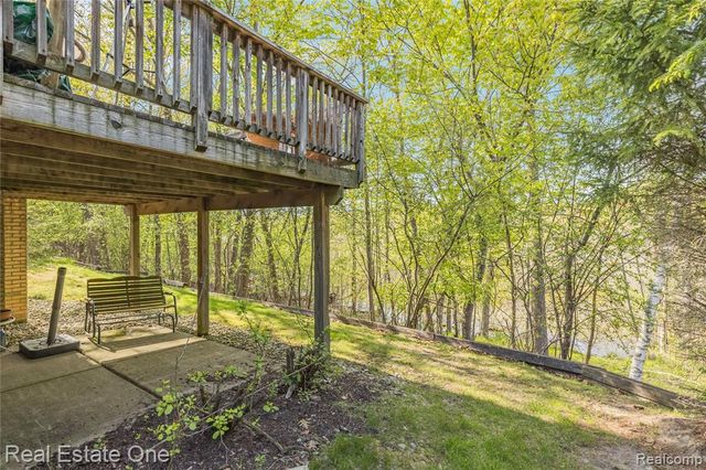 5000 Mirror Lake Court 19, West Bloomfield, MI 48323