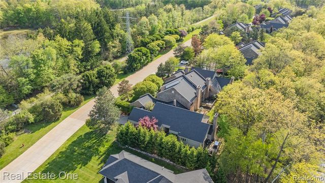 5000 Mirror Lake Court 19, West Bloomfield, MI 48323
