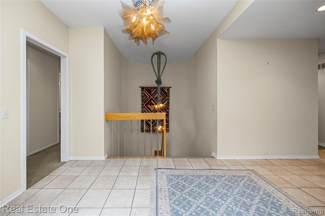 5000 Mirror Lake Court 19, West Bloomfield, MI 48323