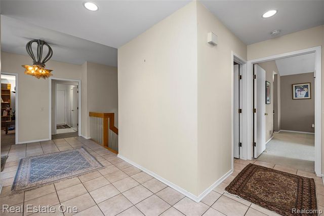 5000 Mirror Lake Court 19, West Bloomfield, MI 48323