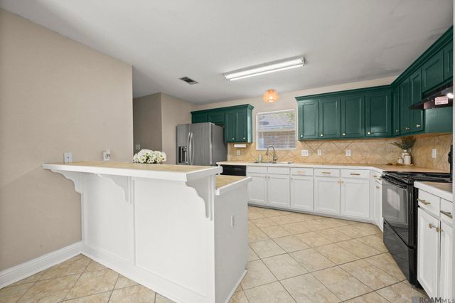 36025 Portsmouth Dr, Denham Springs, LA 70706