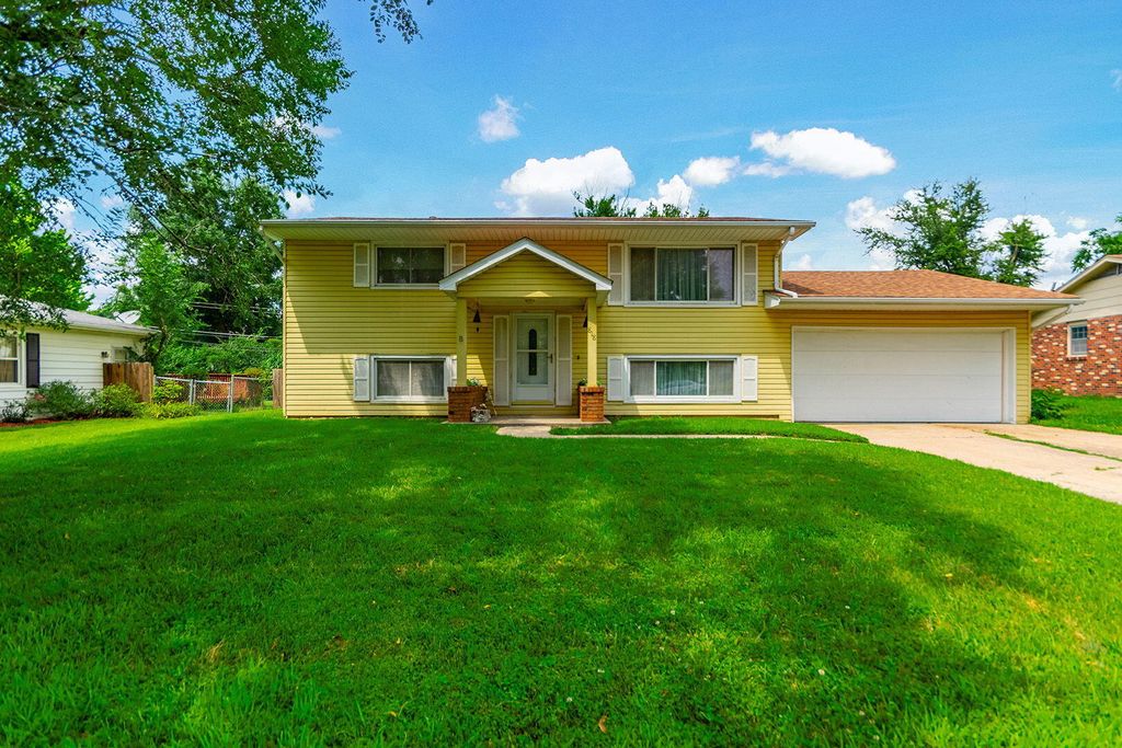 818 OAK LAWN DR, Columbia, MO 65203