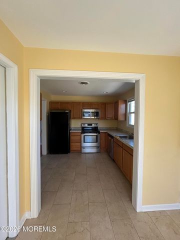 19 Attleboro Lane 73, Whiting, NJ 08759